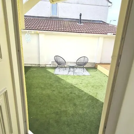 Cosy Self Contained Annexe Apartment *
